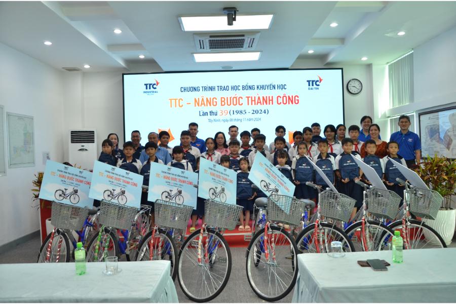 TTC DAITIN TRAO HỌC BỔNG “TTC - NÂNG BƯỚC THÀNH CÔNG” LẦN THỨ 39